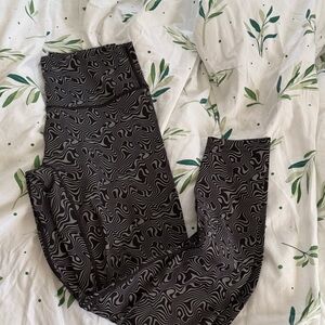 High-Waisted Black Patterned Leggings